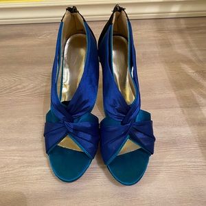 NWOT Blue & green high heels size 41 or 9.5-10